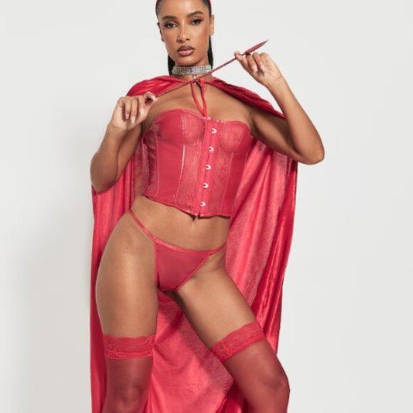 Pretty Little Thing - Red Velvet Cape - Picture 4 of 5